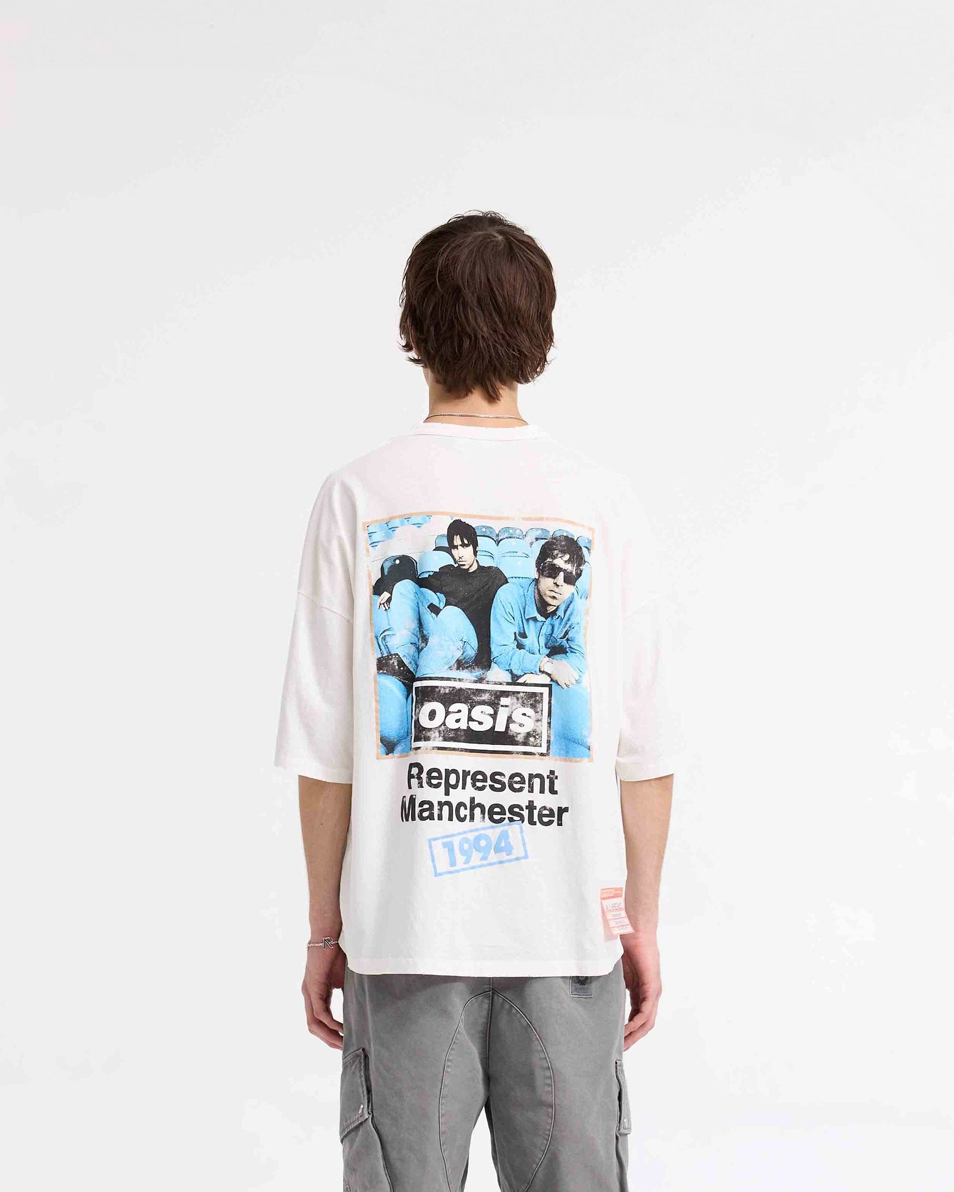 Represent X Oasis Maine Road T-Shirt - Blanco Plano