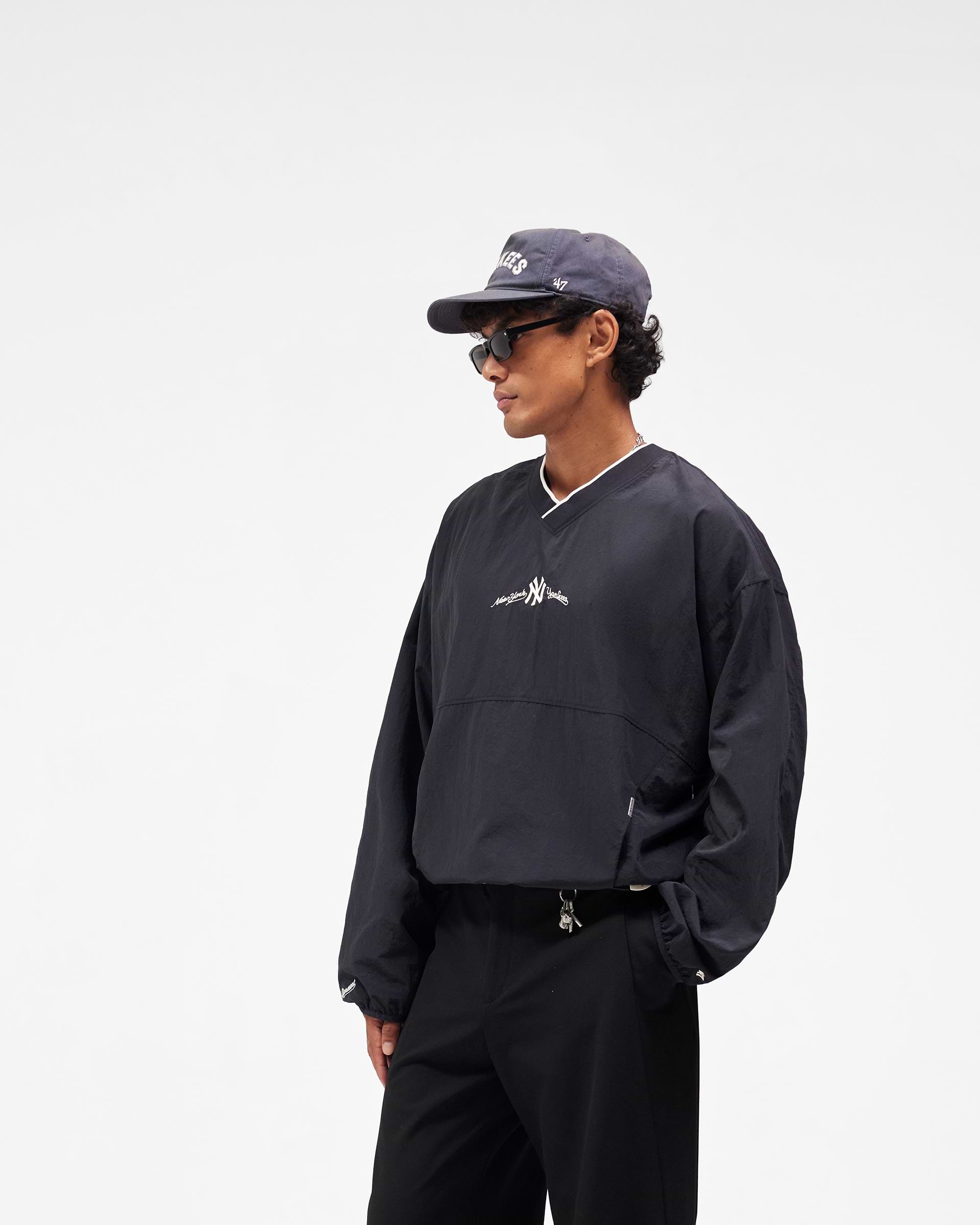 Yankees_Nylon_Pullover_-_Faded_Black_03.jpg