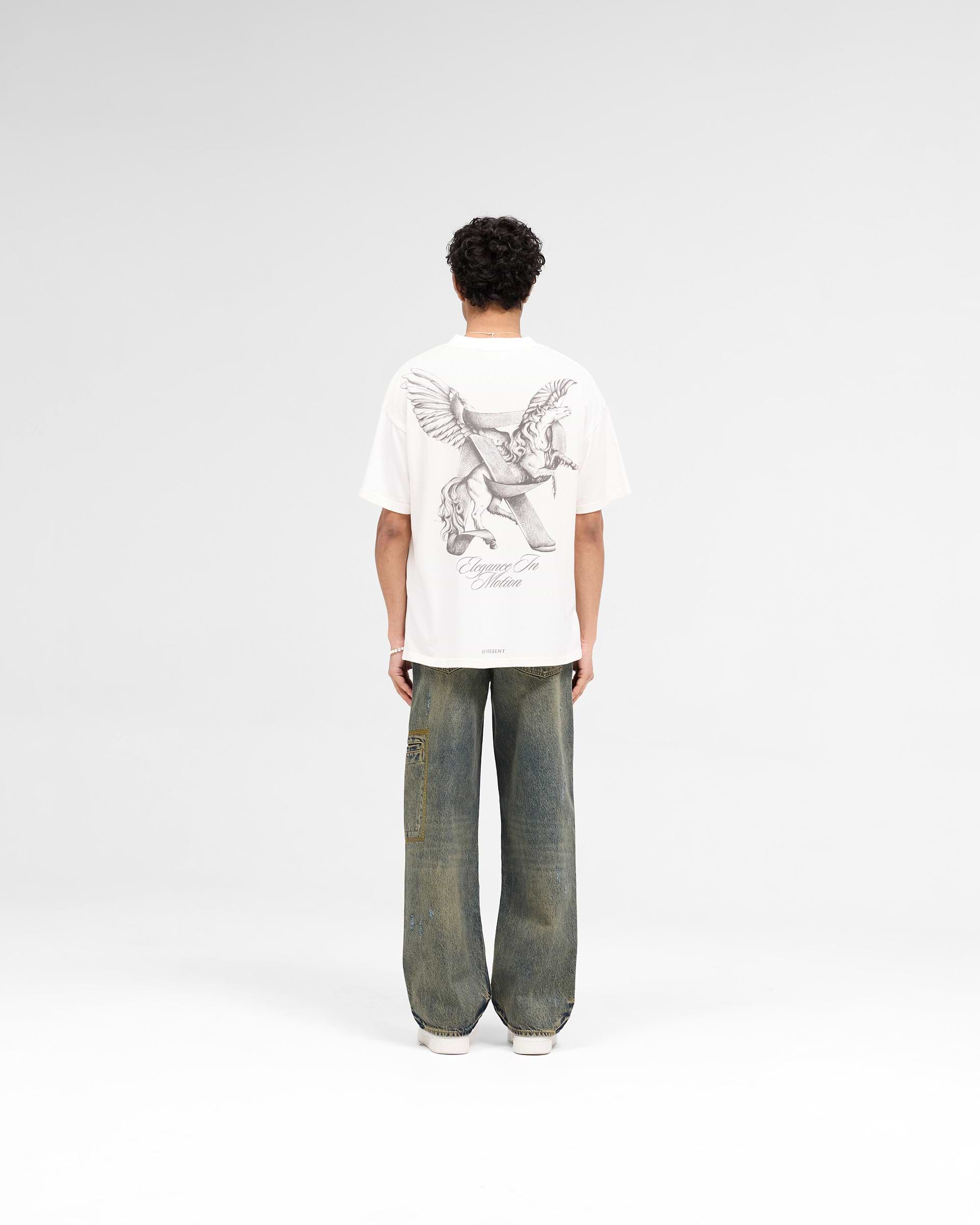 Elegance In Motion T-Shirt - Blanco