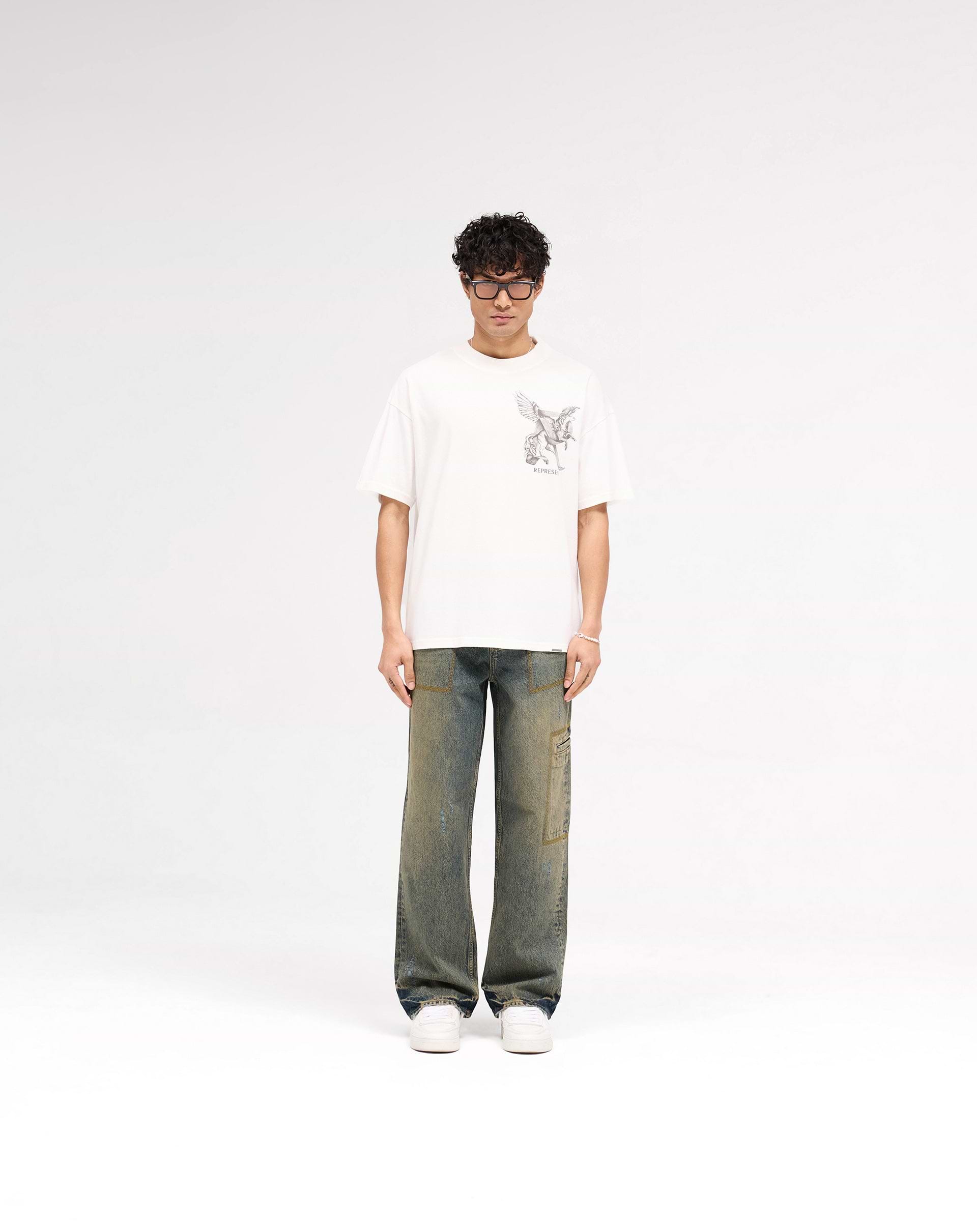 Elegance In Motion T-Shirt - Blanco