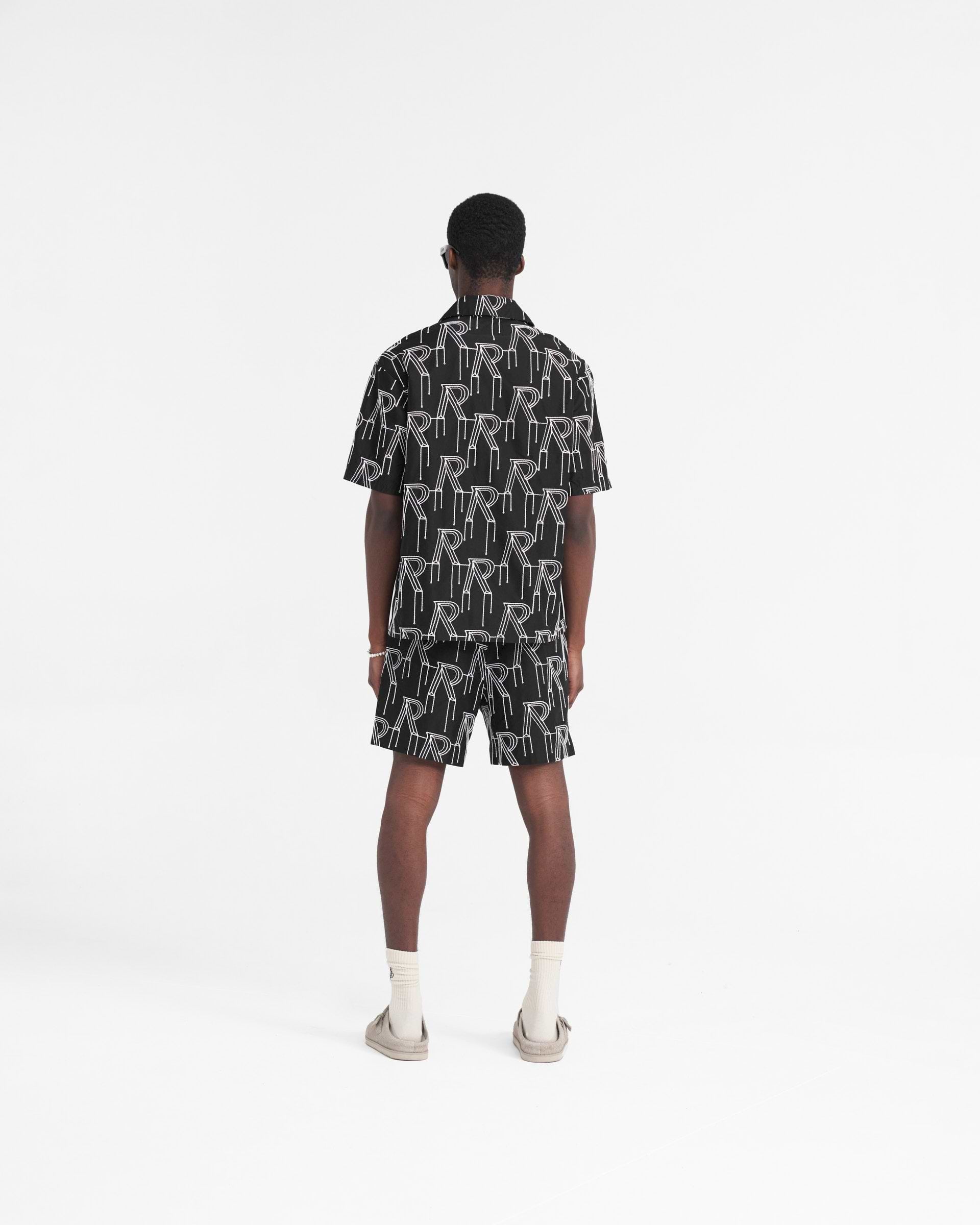 Embroidered Initial Tailored Short - Negro