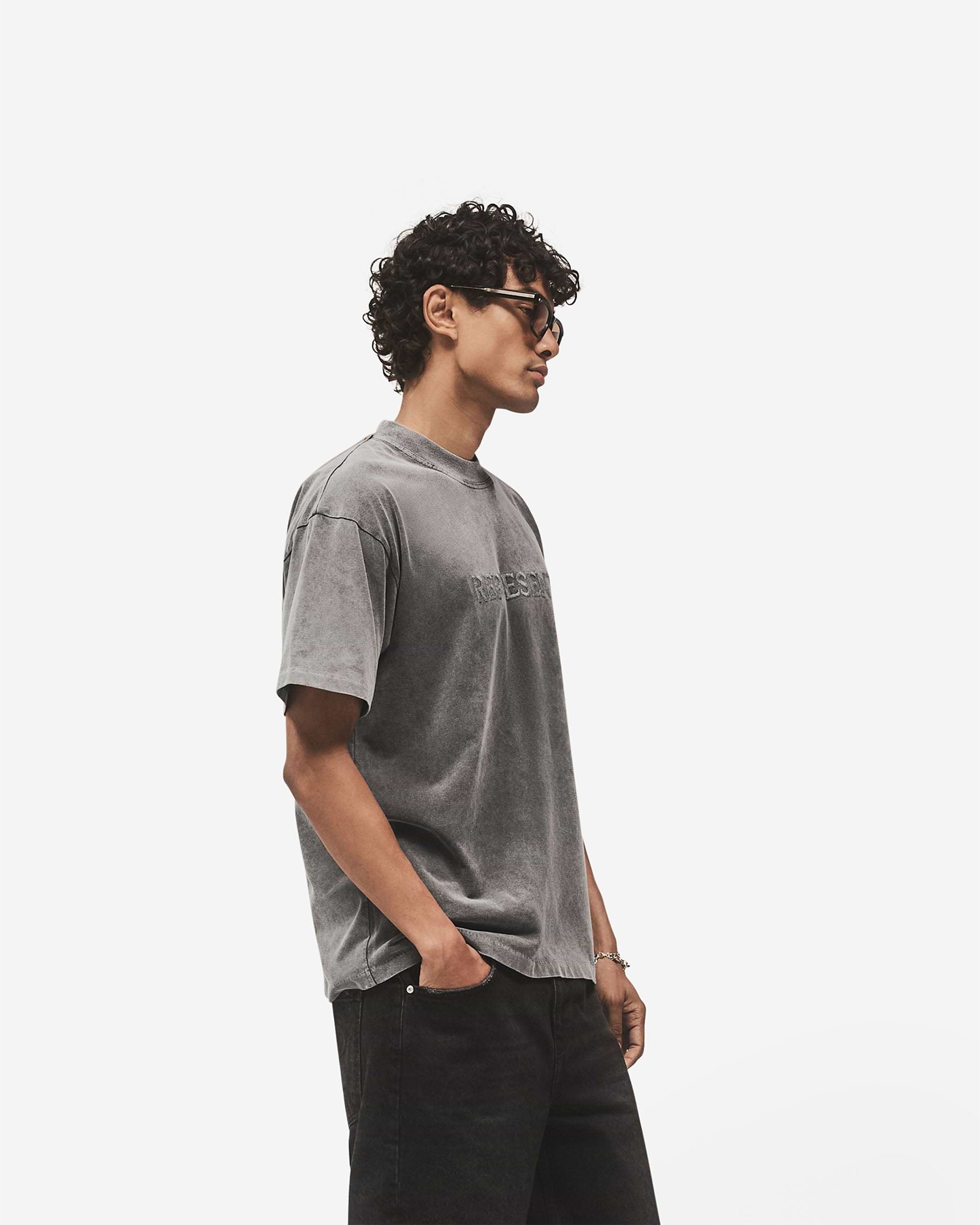 Embroidered Serif Logo T-Shirt - Vintage Grau