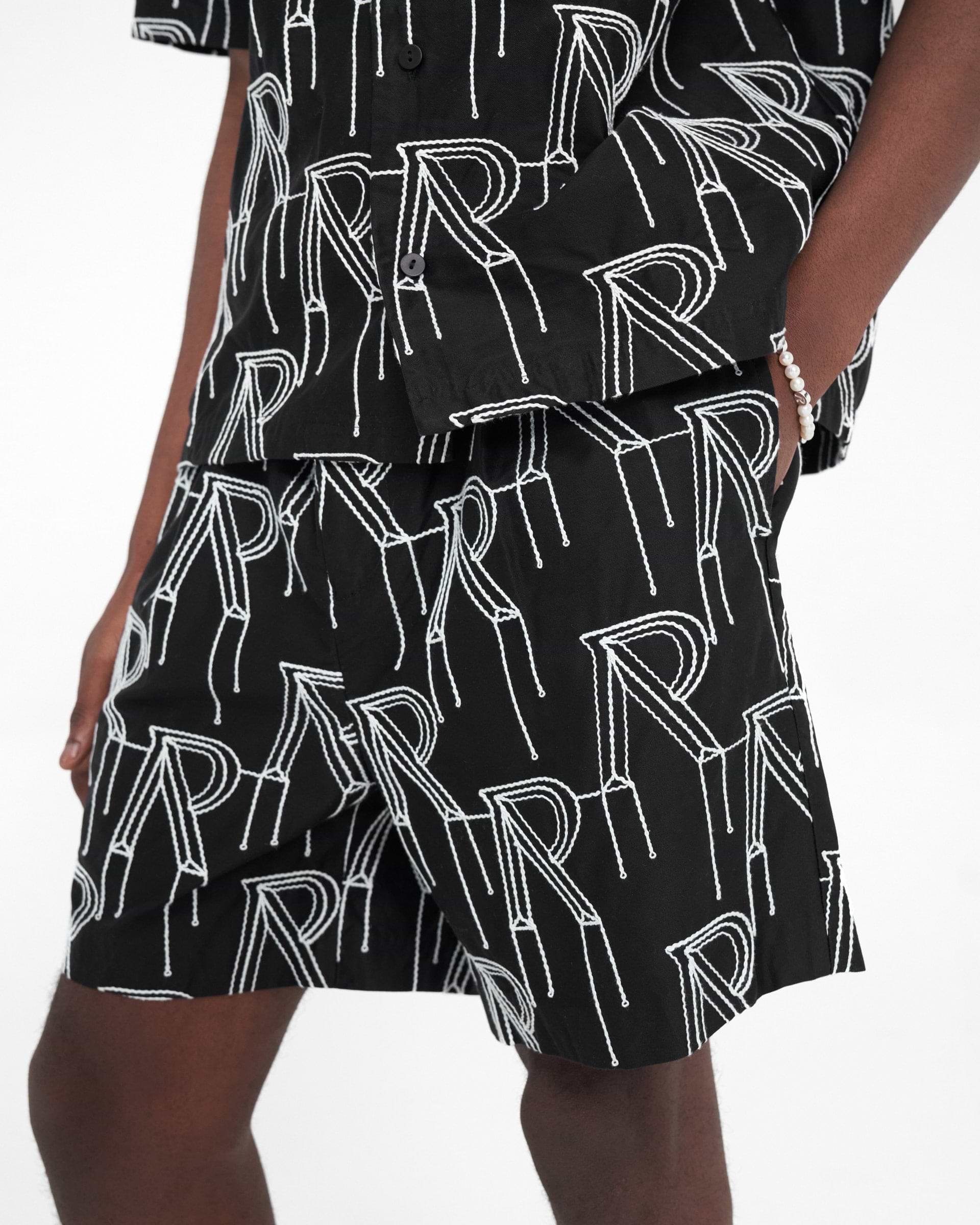 Embroidered Initial Tailored Short - Negro