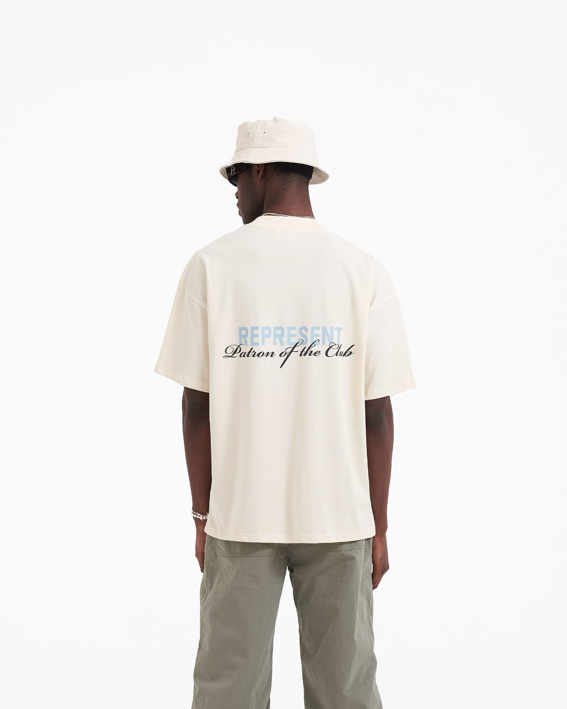 Patron Of The Club Camiseta - Crema Mantequilla Azul Polvo