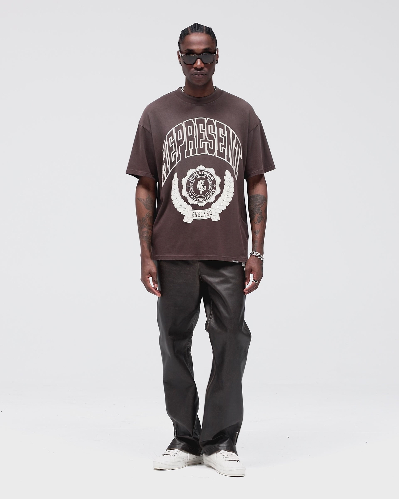 Legacy Crest Nero T-shirt | T-shirts | REPRESENT