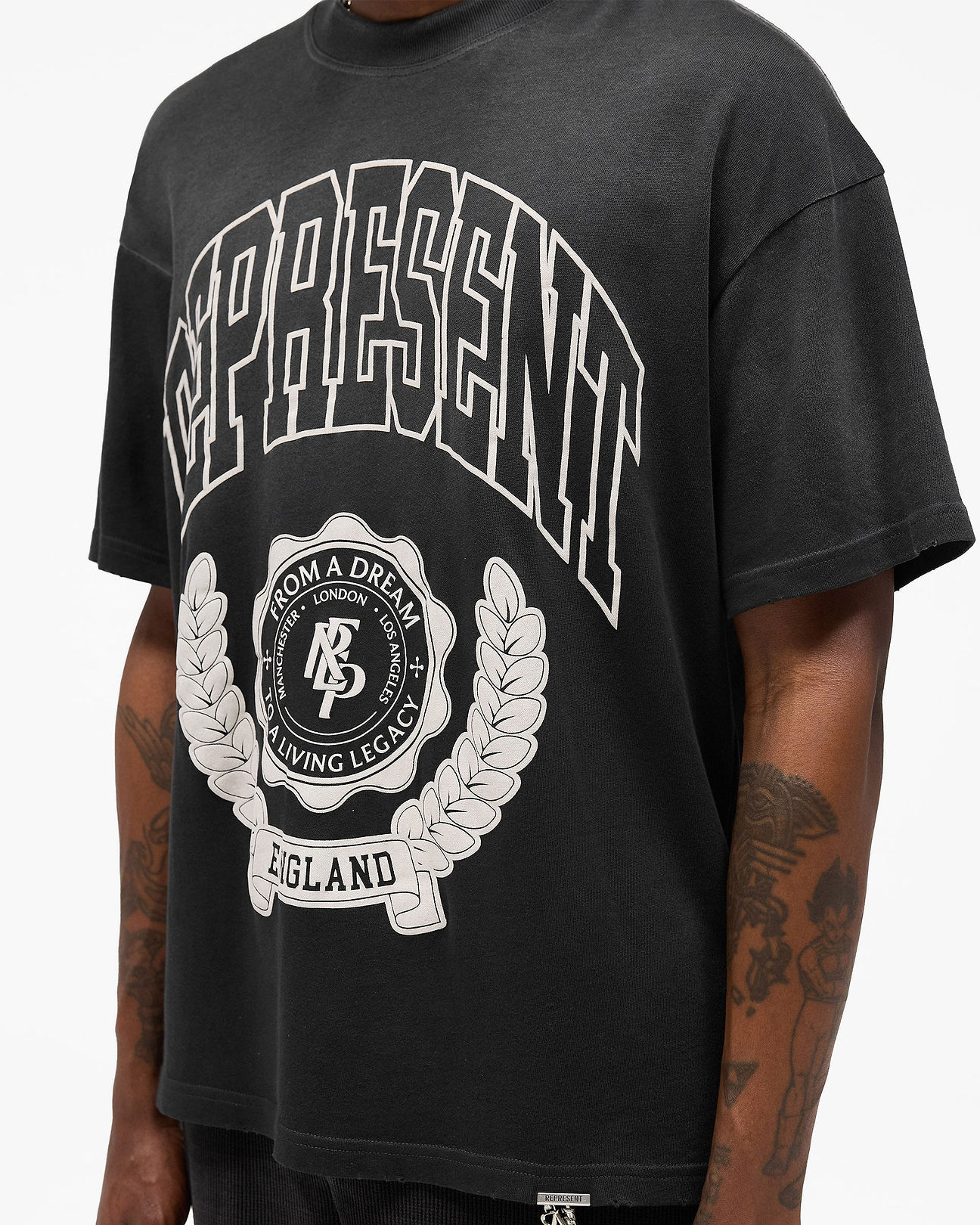 Represent LegacyCollectionブラック Legacy Crest Black T-shirt | T-shirts | REPRESENT