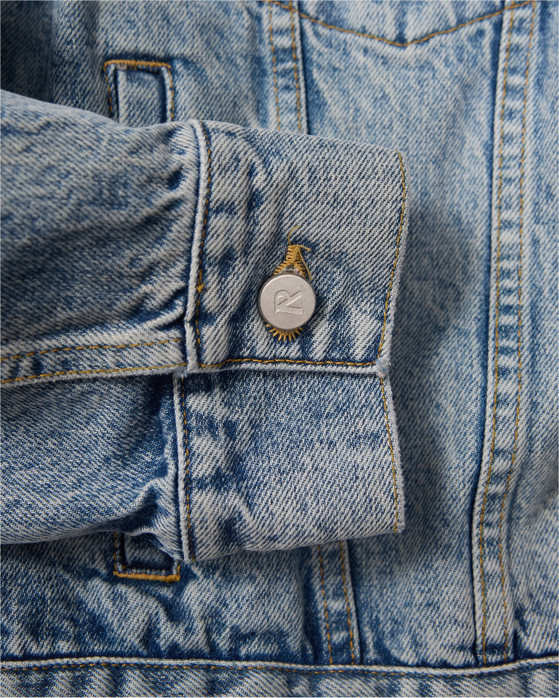 Trucker_Jacket_Authentic_Blue_Detail_03.jpg