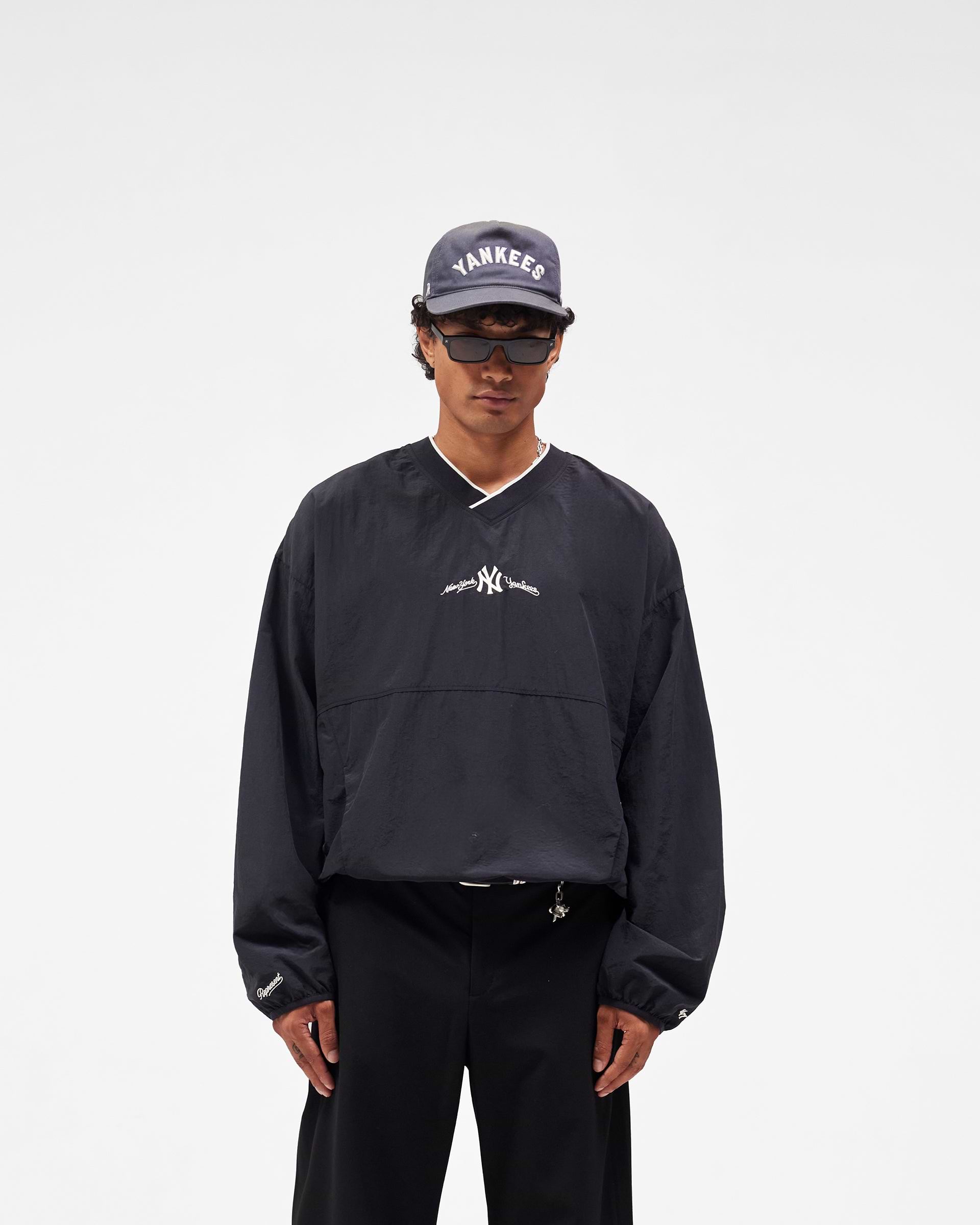 Yankees_Nylon_Pullover_-_Faded_Black_02.jpg
