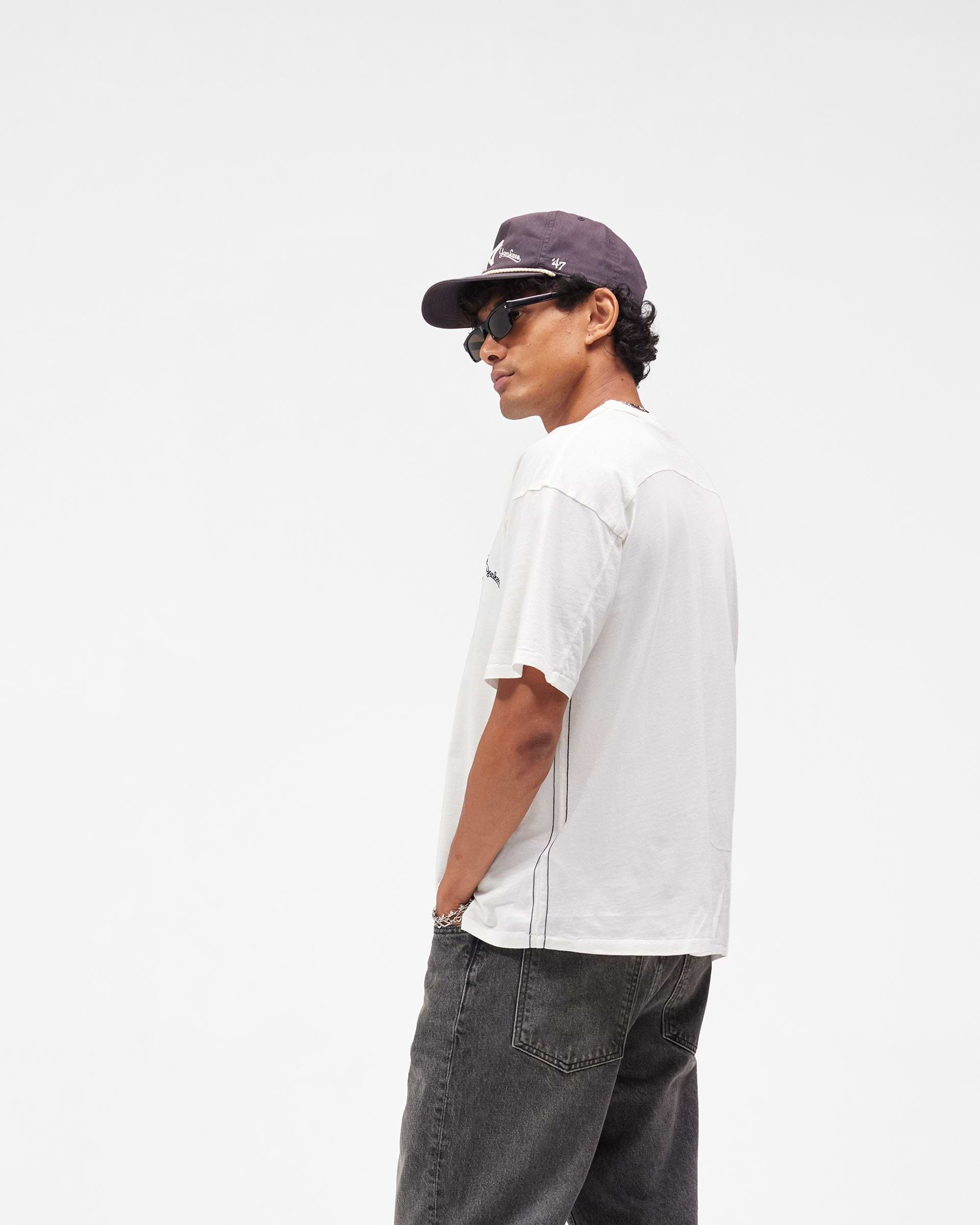 Yankees_T-Shirt_-_Flat_White_04.jpg