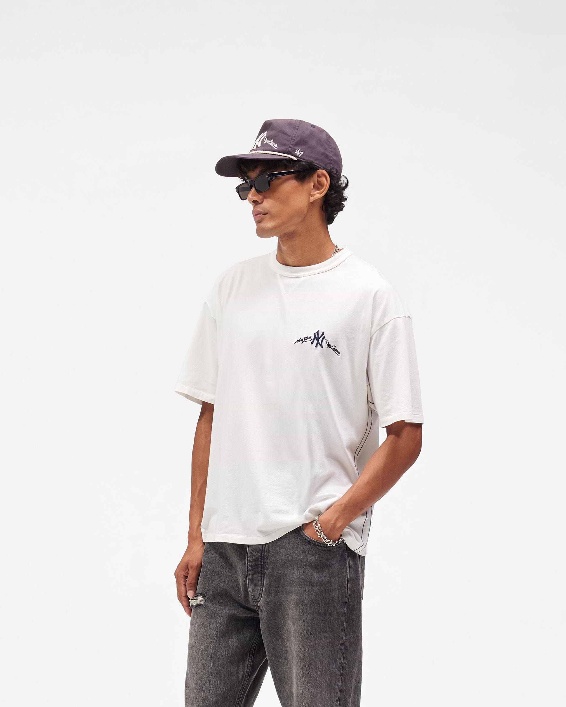 Yankees_T-Shirt_-_Flat_White_03.jpg