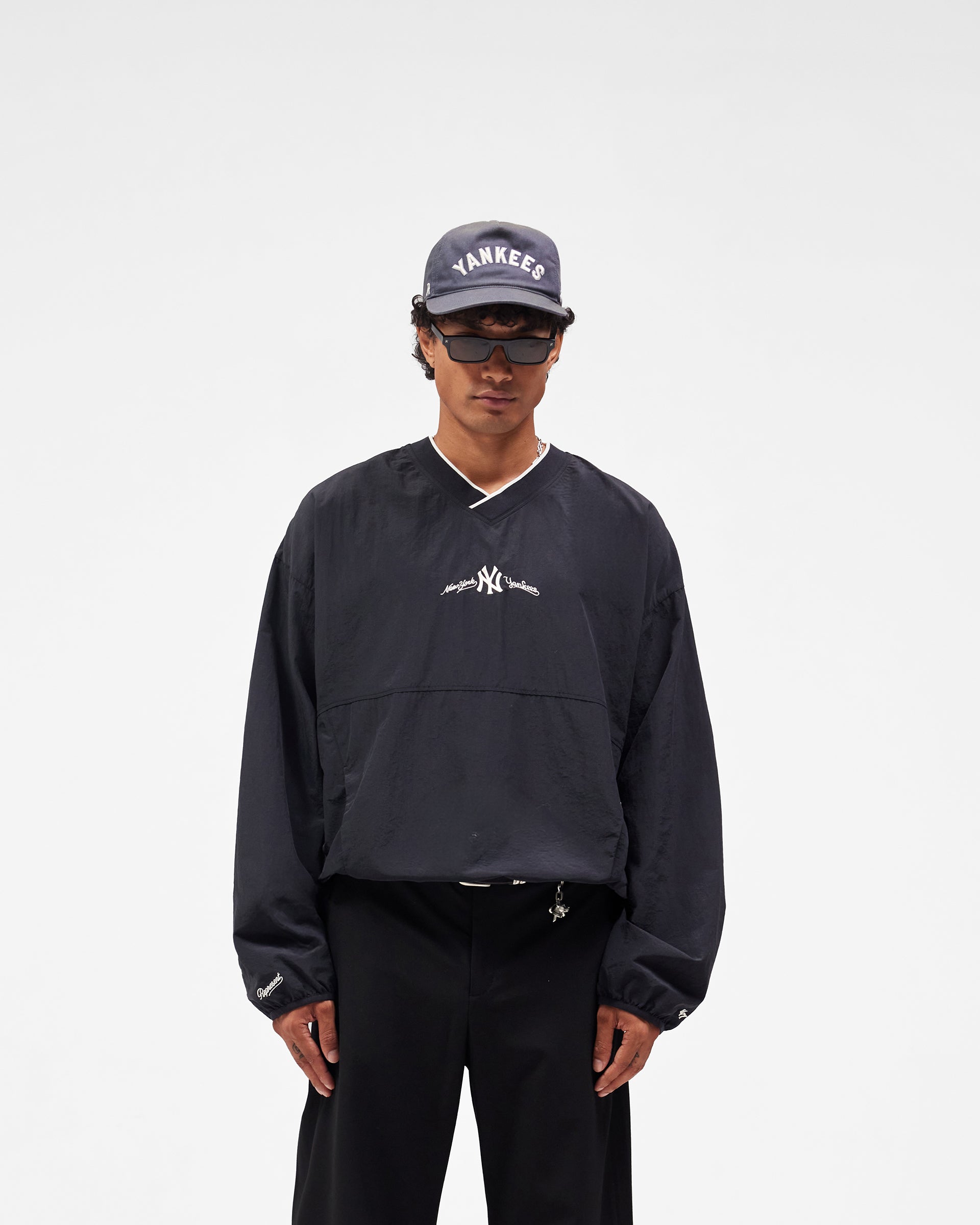 Yankees_Nylon_Pullover_-_Faded_Black_02.jpg