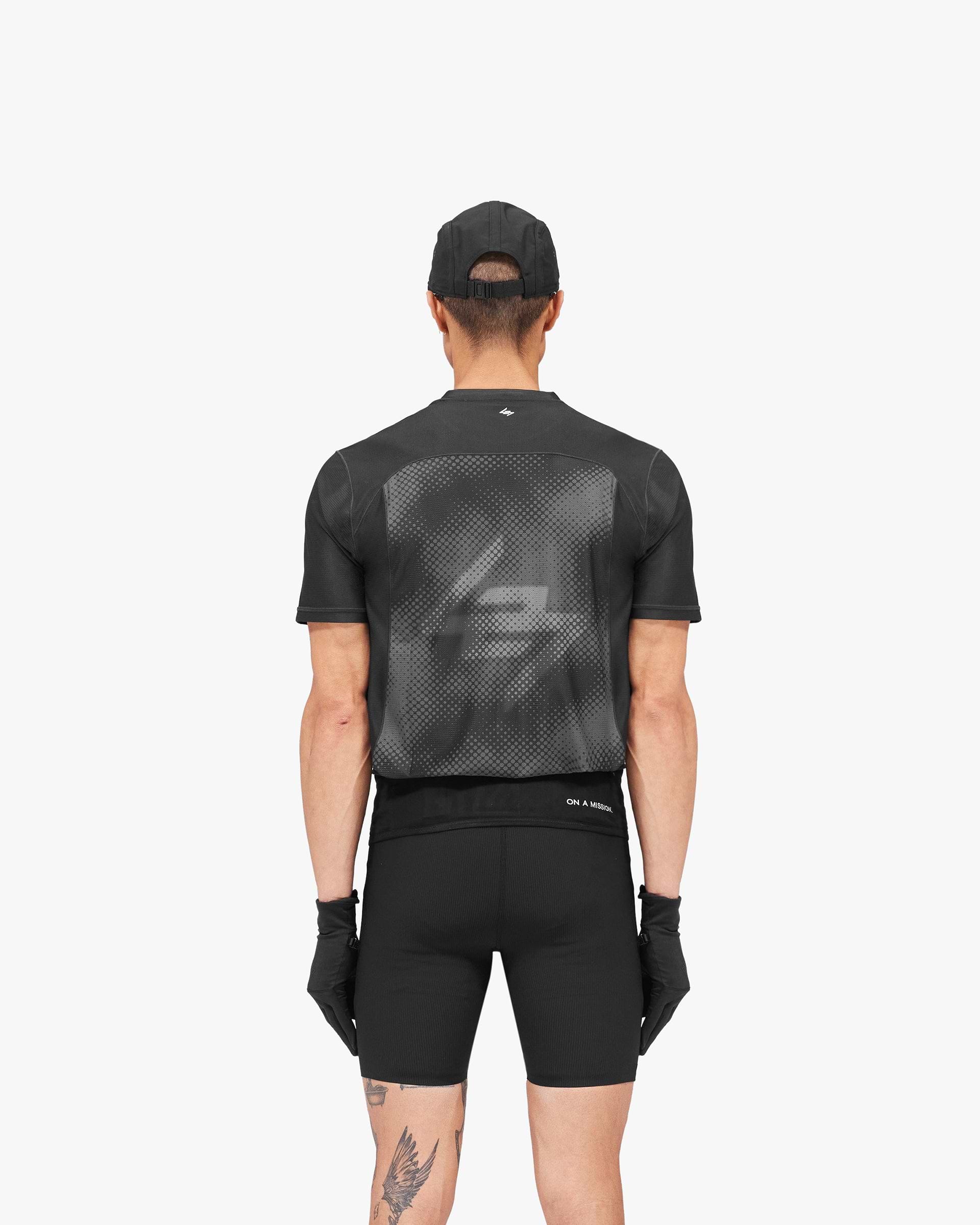 247_Hybrid_T-Shirt_-_Black_Fade_Out_05.jpg