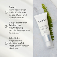 Die Tube Advanced Day Eye Protect liegt auf einer Marmoroberfläche neben einem grünen Farnblatt. Der Text hebt ihren SPF-30-Schutz, die Vorbeugung sichtbarer Alterserscheinungen sowie ihre Fähigkeit hervor, den Augenbereich aufzuhellen und zu entstauen.