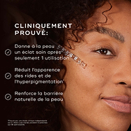 Gros plan du visage d’une personne traité avec une pipette en verre sur un fond sombre aux tons chauds. Le texte indique que le produit est CLINIQUEMENT PROUVÉ POUR : suivi de trois affirmations avec coche : Donne un éclat sain à la peau dès la première utilisation*, Réduit l’apparence des rides et de l’hyperpigmentation en 4 semaines*, Illumine visiblement et nourrit en profondeur. 