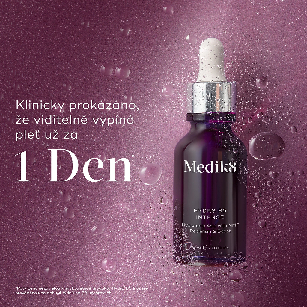 Skleněná lahvička s kapátkem Medik8 Hydr8 B5 Intense je umístěna uprostřed třpytivého fialového pozadí s průsvitnými kapkami vody.

Tučný text uvádí, že produkt je klinicky prokázán, že viditelně vypíná pleť již během 1 den.