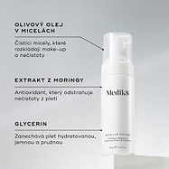 Lahvička Medik8 Micellar Mousse je vystavena na bílém podstavci. Čáry propojují lahvičku s textem vysvětlujícím klíčové složky:

Micely s obsahem olivového oleje pro rozpuštění make-upu

Extrakt z moringy pro odstranění nečistot

Glycerin pro hydrataci