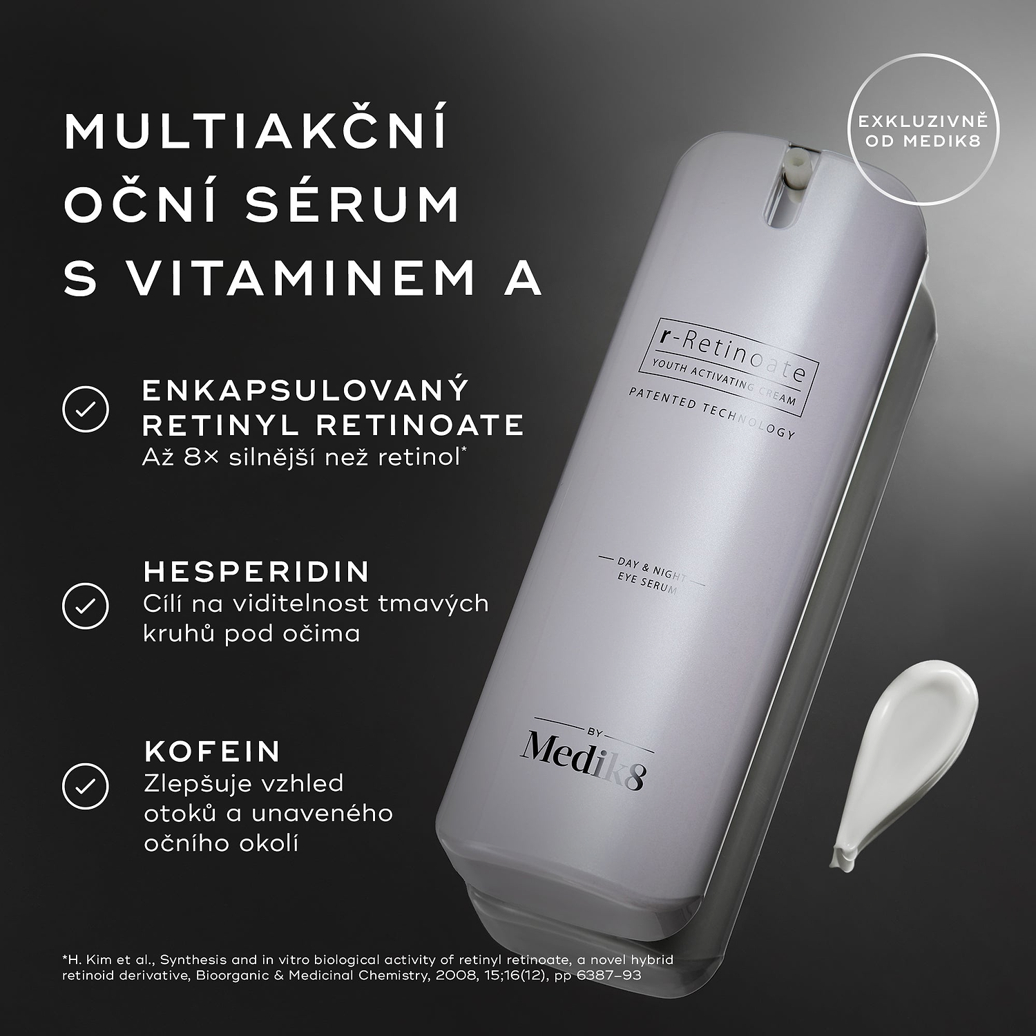 Bílá pumpičková lahvička r-Retinoate Day & Night Eye Serum je zobrazena spolu s textovými popisky zvýrazňujícími klíčové složky:
Zapouzdřený retinyl retinoát (Encapsulated Retinyl Retinoate)
Hesperidin
Kofein (Caffeine)
Poznámka pod čarou uvádí citaci pro tvrzení o retinolu.