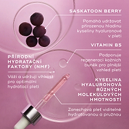 Detailní záběr klíčových ingrediencí Medik8 Hydr8 B5 Intense zobrazený na fialovém pozadí s Petriho miskami a kapátkem.
Text identifikuje:
Saskatoon Berry (saskatoonová borůvka) – pomáhá udržovat přirozené hladiny kyseliny hyaluronové.
Vitamín B5 – podporuje regeneraci kožních buněk.
Přirozené hydratační faktory (NMFs) – vážou a udržují vlhkost.
Vícehmotnostní kyselina hyaluronová (Multi-Weight Hyaluronic Acid) – zanechává pleť viditelně hydratovanou a pružnou.