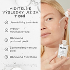Žena si pomocí kapátka aplikuje sérum Liquid Peptides na obličej.
Vlevo je uveden text:
„VIDITELNÉ VÝSLEDKY JIŽ ZA 7 DNÍ“*
Mezi uvedené benefity patří:
vyhlazené vrásky
mladistvěji vypadající pleť
zlepšená pevnost pleti
zvýšená plnost pleti
obnovená hydratace
*Poznámka pod čarou uvádí, že tato tvrzení byla potvrzena nezávislou spotřebitelskou studií.