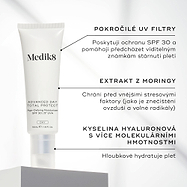 Advanced Day Total Protect je zobrazen. Textové popisky ukazují jeho klíčové složky:Advanced UV filtry (ochrana SPF 30)
Moringa extrakt (chrání před environmentálními stresory)
Vícehmotnostní kyselina hyaluronová (hloubkově hydratuje pleť)