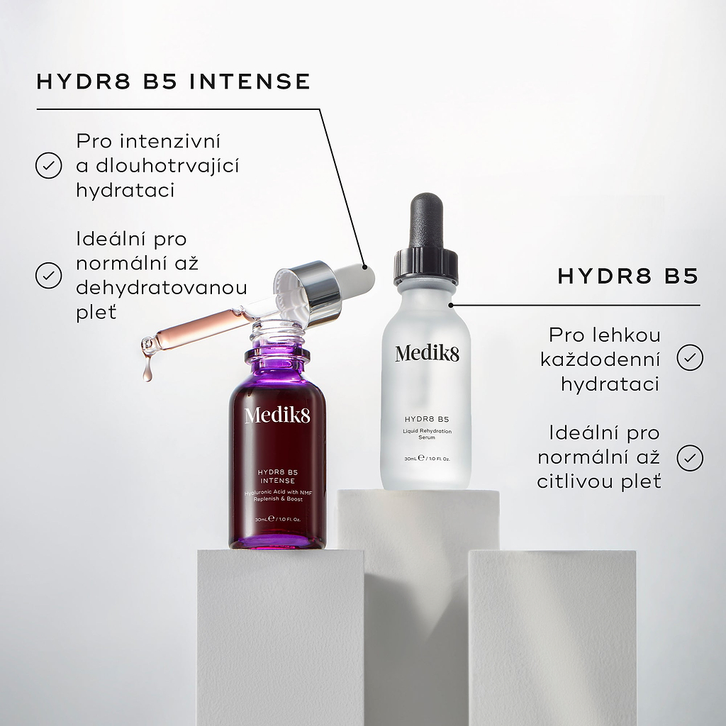 Lahvičky Medik8 Hydr8 B5 Intense a Hydr8 B5 stojí na bílých podstavcích na čistém, světlém pozadí.
Text uvádí benefity:
HYDR8 B5 INTENSE
Pro zesílenou, dlouhotrvající hydrataci
Ideální pro normální až dehydratovanou pleť
HYDR8 B5
Pro lehkou každodenní hydrataci
Ideální pro normální až citlivou pleť
