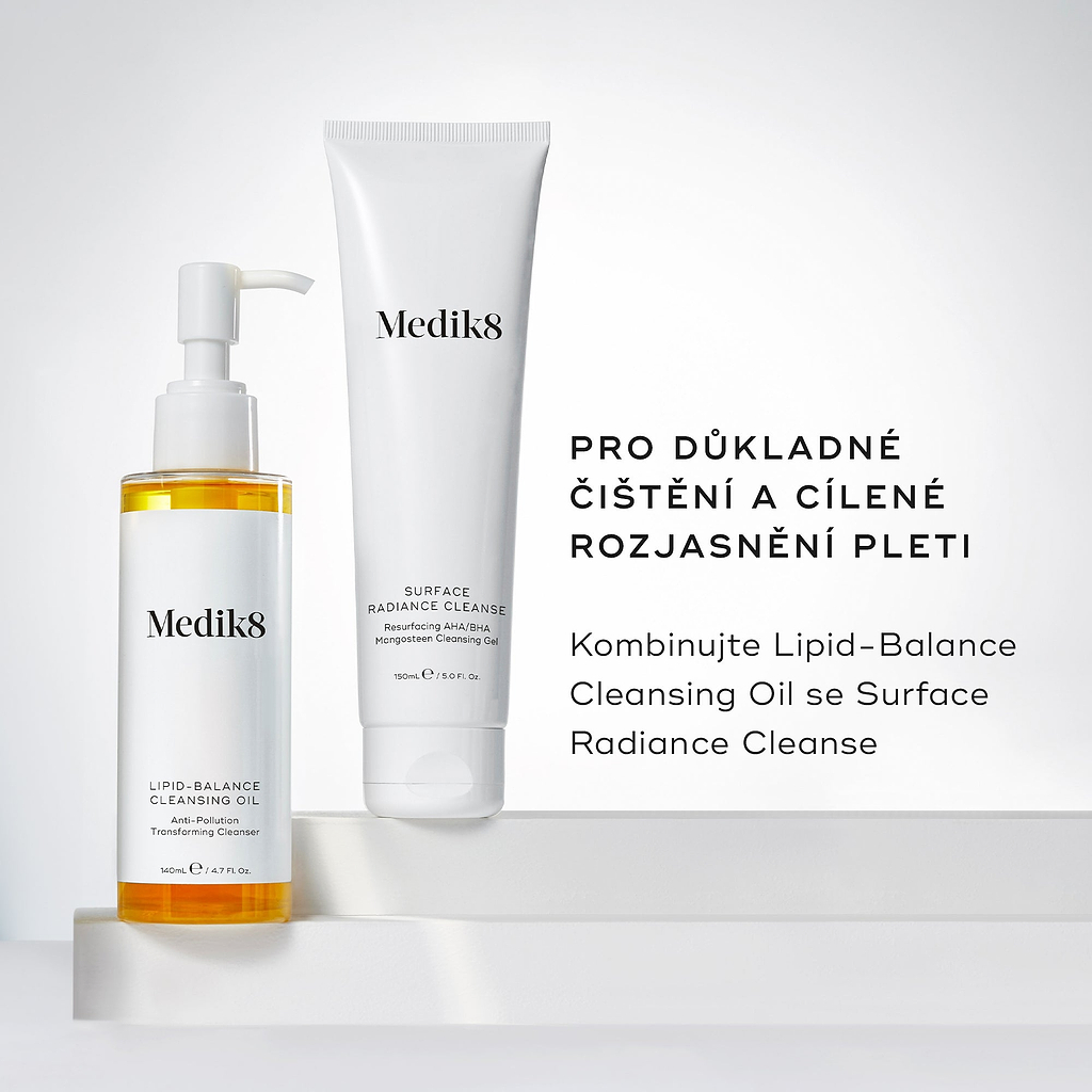 Lahvička Lipid-Balance Cleansing Oil stojí vedle tuby Surface Radiance Cleanse. Text doporučuje kombinaci obou produktů pro důkladné čištění pleti, následované cílenými rozjasňujícími účinky.