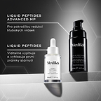 Porovnání mezi LIQUID PEPTIDES ADVANCED MP (v černé lahvičce s pumpičkou), který je určen pro pokročilou redukci hlubokých vrásek, a LIQUID PEPTIDES (v bílé lahvičce s kapátkem), který viditelně vypíná a vyhlazuje první známky stárnutí.