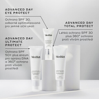 Tři produkty sluneční ochrany Medik8 vystavené na bílých podstavcích: Advanced Day Eye Protect, Advanced Day Ultimate Protect a Advanced Day Total Protect, s krátkými popisy jednotlivých produktů.