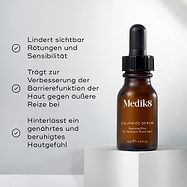 Eine braune Glas-Tropfflasche des Calmwise Serums wird präsentiert. Es beruhigt sichtbar Rötungen und hilft, Empfindlichkeiten zu lindern, unterstützt die Funktion der Hautbarriere gegen äußere Reizstoffe und hinterlässt die Haut genährt und gepflegt.