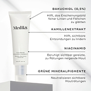 Eine Tube Calmwise Colour Correct wird präsentiert. Text-Callouts heben die Hauptwirkstoffe hervor: BAKUCHIOL (0,5 %), KAMILLENEXTRAKT, NIACINAMID und GRÜNE MINERALPIGMENTE.