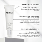 Eine weiße Tube Advanced Day Ultimate Protect wird präsentiert. Text-Callouts heben die Hauptwirkstoffe hervor: PREMIUM-UV-FILTER, DNA-REPARATURENZYM und 360° UMWELTSCHUTZ.