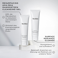 "Medik8 Pore Cleanse Gel Intense und Surface Radiance Cleanse Tuben zusammen auf weißen Blöcken dargestellt. Text zum Pore Cleanse Gel Intense weist darauf hin, dass es hilft, Öl zu reduzieren, Glanz zu minimieren und das Erscheinungsbild vergrößerter Poren zu verbessern. Text zum Surface Radiance Cleanse hebt Hautglättung, Aufhellung und die Bekämpfung von Altersanzeichen wie fahler Haut und ungleichmäßigem Teint hervor