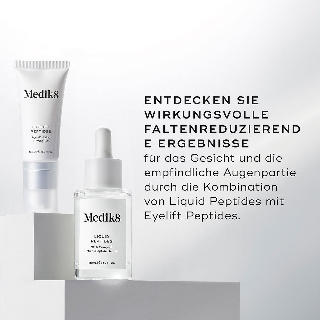 Eine klare Glas-Tropfflasche des Liquid Peptides Serums und eine Tube Eyelift Peptides werden gezeigt. Der Text lautet ENTDECKEN SIE KRAFTVOLLE FALTENREDUZIERENDE ERGEBNISSE für Gesicht und die empfindliche Augenpartie, indem Sie Liquid Peptides mit Eyelift Peptides kombinieren.