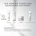 "Ein Medik8 How to Layer Leitfaden auf weißem Hintergrund mit weichen Lichtstrahlen. Ein AM-Sonnen-Symbol zeigt eine vierstufige Morgenroutine, wobei der dritte Schritt in einem gestrichelten Kasten hervorgehoben ist:

REINIGEN: Medik8 Surface Radiance Cleanse Tube

TONISIEREN: Medik8 Press & Glow Flasche

VITAMIN C: Medik8 C-Tetra Cream Glas

SONNENSCHUTZ: Medik8 Advanced Day Ultimate Protect Tube
