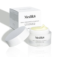 Medik8 Daily Radiance Vitamin C Creme mit Verpackung auf weißem Hintergrund