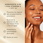 Una modelo con piel luminosa sonríe junto a una lista de beneficios del producto sobre un fondo dorado suave. El texto destaca la crema hidratante 2 en 1 con vitamina C y SPF 30:

Previene los signos del envejecimiento prematuro
Potencia la luminosidad de la piel
Hidrata el cutis
El 100 % está de acuerdo en que su piel se siente protegida durante todo el día