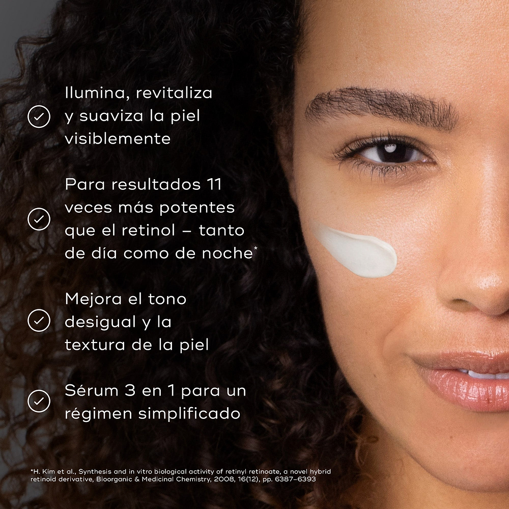 El rostro de una mujer aparece con una pequeña cantidad de crema blanca en la mejilla. Cuatro viñetas con marcas de verificación enumeran los beneficios: ilumina, revitaliza y suaviza visiblemente la piel; ofrece resultados 8 veces más potentes que el retinol* — tanto de día como de noche; mejora el tono y la textura desiguales de la piel; y es un sérum 3 en 1 para una rutina simplificada.