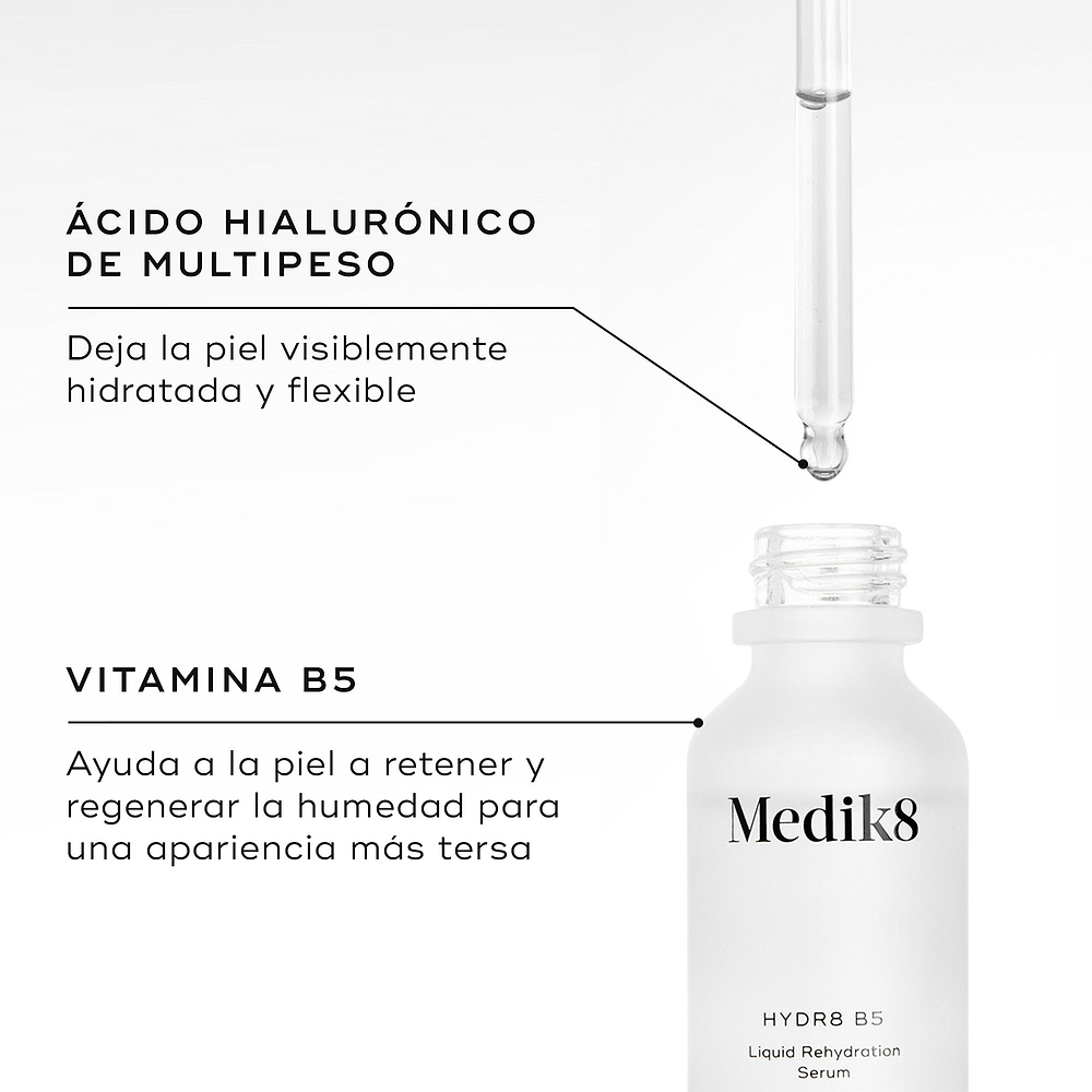 Primer plano de la botella y el cuentagotas del sérum Medik8 Hydr8 B5 con líquido transparente. El texto destaca los ingredientes clave:
ÁCIDO HIALURÓNICO DE MÚLTIPLES PESOS MOLECULARES
Deja la piel visiblemente hidratada y flexible.
VITAMINA B5
Ayuda a la piel a retener y regenerar la humedad para una apariencia más rellena.