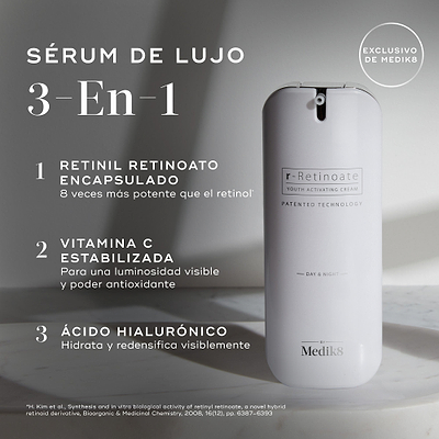 “Para el Reino Unido:

Un gran dispensador cilíndrico blanco de bomba airless de Medik8 r-Retinoate® Day & Night se muestra en posición vertical sobre un fondo gris claro minimalista con sombras sutiles. Superposiciones de texto a la izquierda destacan sus características clave como un «SÉRUM DE LUJO 3 EN 1»:

«RETINYL RETINOATE ENCAPSULADO 8 veces más potente que el retinol*»

«VITAMINA C ESTABILIZADA para una luminosidad visible y poder antioxidante»

«ÁCIDO HIALURÓNICO hidrata y aporta volumen visible»