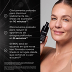 Una mujer sosteniendo una botella de Liquid Peptides Advanced MP. Tres viñetas con marcas de verificación enumeran los beneficios del producto: «Clínicamente probado para disminuir visiblemente las líneas de expresión en 10 minutos», «Clínicamente probado para reducir la apariencia de las arrugas profundas en 8 semanas» y «El 86 % está de acuerdo en que no se han formado nuevas líneas o arrugas desde que usan el sérum». Las notas al pie citan estudios clínicos y de consumidores independientes.