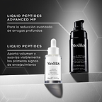Comparación entre **LIQUID PEPTIDES ADVANCED MP** (en una botella negra con dispensador), diseñado para la reducción avanzada de arrugas profundas, y **LIQUID PEPTIDES** (en una botella blanca con cuentagotas), formulado para rellenar visiblemente y suavizar los primeros signos del envejecimiento.
