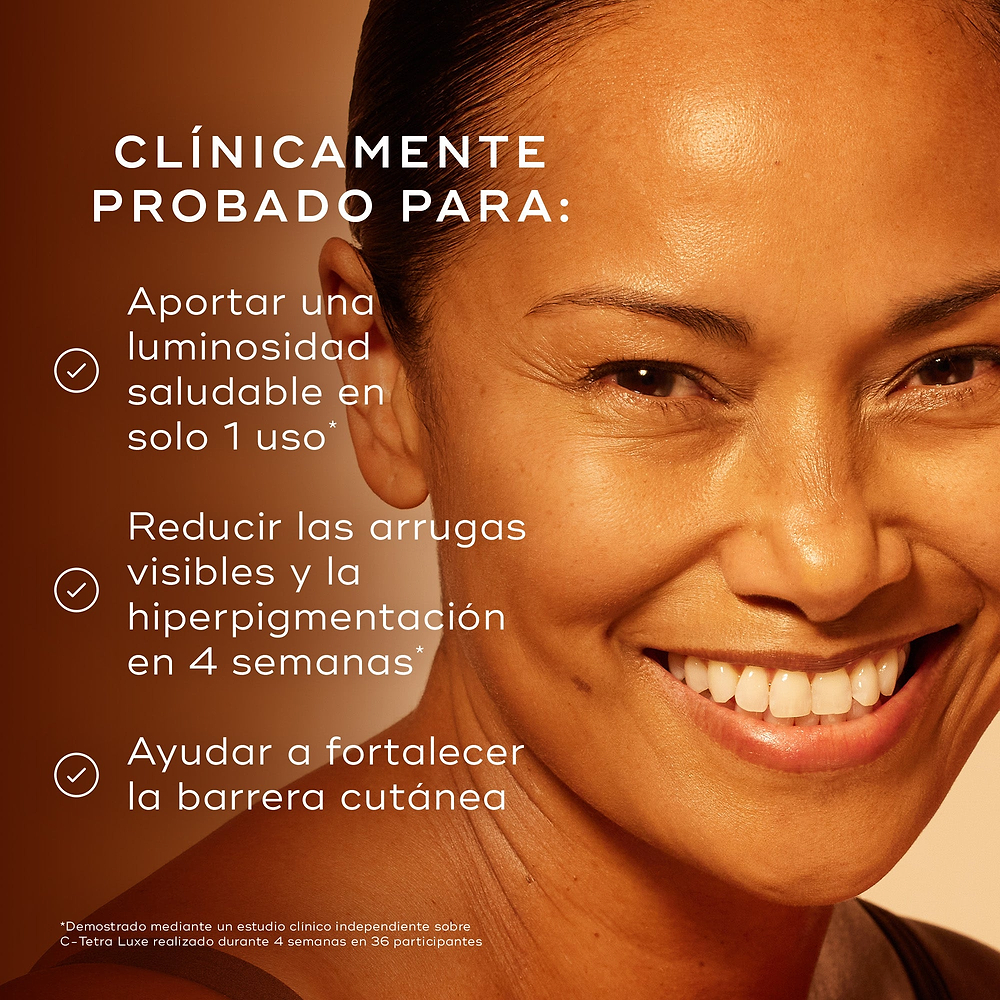 El texto indica: «CLÍNICAMENTE PROBADO PARA:» seguido de tres afirmaciones con marcas de verificación: «Dar a la piel un aspecto saludable y luminoso tras solo 1 uso*», «Reducir la apariencia de arrugas e hiperpigmentación en 4 semanas*» y «Iluminar visiblemente y proporcionar una nutrición profunda». Una nota al pie especifica que estos resultados fueron demostrados mediante un estudio clínico independiente realizado con C-Tetra Luxe durante 4 semanas en 36 participantes.
