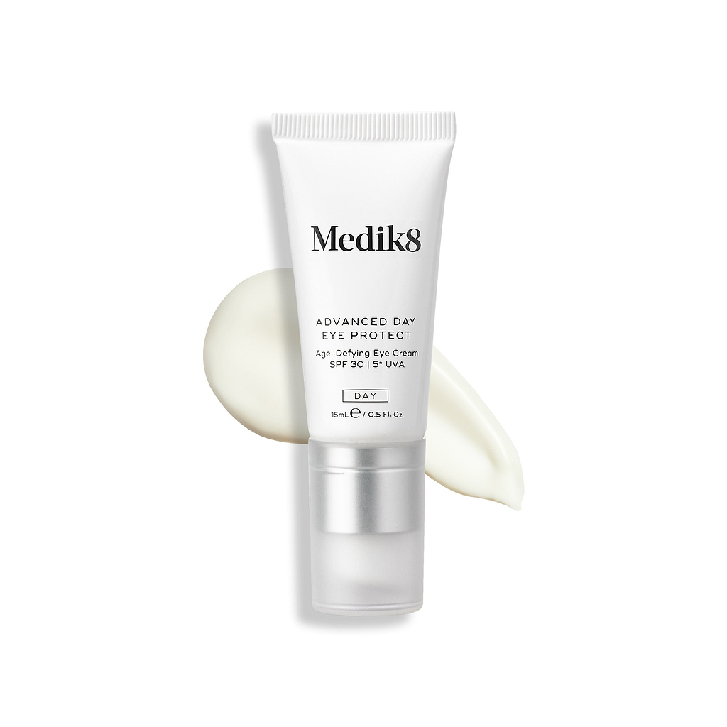 Un tube de Medik8 Advanced Day Eye Protect avec un indice SPF 30.