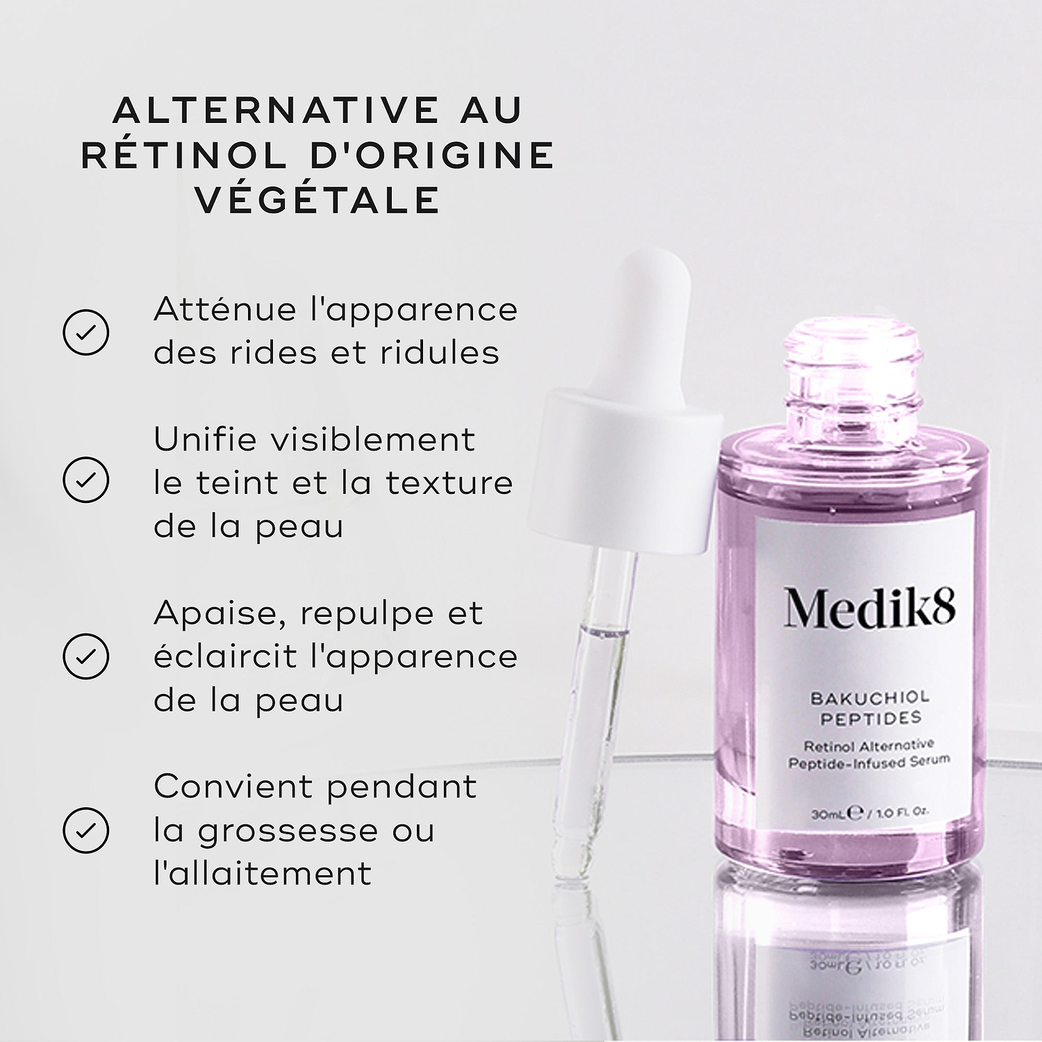 Un flacon compte-gouttes en verre violet de sérum Bakuchiol Peptides est présenté avec son compte-gouttes. À gauche, le texte met en avant le produit comme ALTERNATIVE AU RÉTINOL D’ORIGINE VÉGÉTALE avec des bénéfices incluant : lisser les rides et ridules, uniformiser visiblement le teint et la texture de la peau, calmer, repulper et illuminer l’apparence de la peau, et être adapté à une utilisation pendant la grossesse ou l’allaitement.