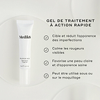 Un tube blanc de Blemish SOS Rapid Action Target Gel est présenté. Le texte met en avant le produit comme un GEL TRAITEMENT ACTION RAPIDE. Il cible et réduit l’apparence des imperfections, calme les rougeurs visibles, favorise une peau claire et d’apparence saine, et peut être utilisé sous ou par-dessus le maquillage.