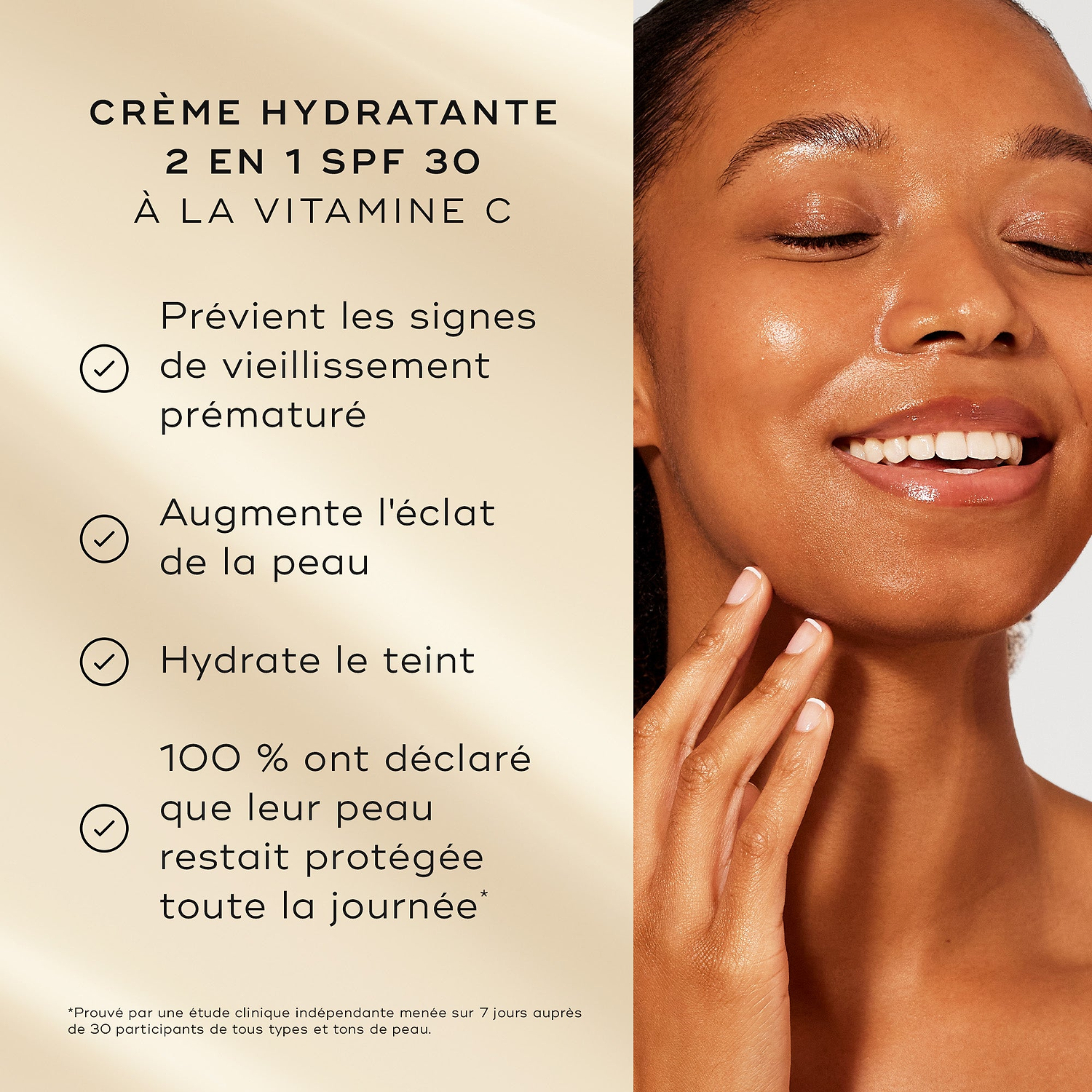 Un modèle à la peau éclatante sourit à côté d’une liste de bienfaits sur un fond doré doux. Le texte met en avant l’hydratant 2-en-1 à la vitamine C avec SPF 30 : Prévient les signes de vieillissement prématuré, stimule l’éclat de la peau, hydrate le teint, 100 % conviennent que leur peau se sent protégée toute la journée