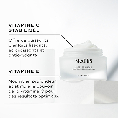 Crème Medik8 Daily Radiance Vitamin C avec emballage sur fond blanc.