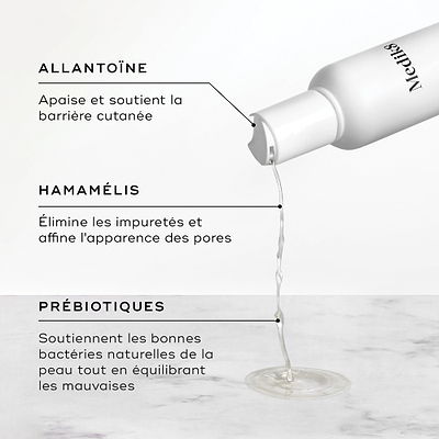 Du liquide s’écoule du flacon de Daily Refresh Balancing Toner. Le texte met en avant l’Allantoïne pour apaiser, l’hamamélis pour affiner les pores et les prébiotiques pour équilibrer la flore cutanée.