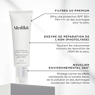 Un tube blanc d’Advanced Day Ultimate Protect est présenté. Des encadrés de texte mettent en avant les ingrédients clés : FILTRES UV PREMIUM, ENZYME DE RÉPARATION DE L’ADN et PROTECTION ENVIRONNEMENTALE À 360°.