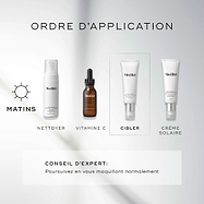 Un diagramme « HOW TO LAYER » pour une routine de soins du matin. Il inclut Nettoyer (Calmwise Soothing Cleanser), Vitamine C (C-Tetra Luxe), Cibler (Calmwise Colour Correct) et Écran solaire (Advanced Day Ultimate Protect).